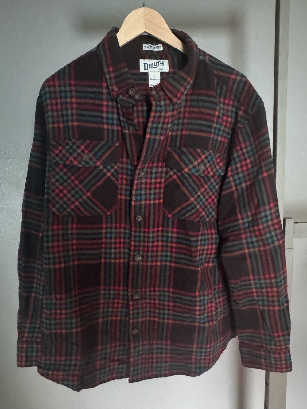 Duluth Trading Co Untucked Black With Plaid Button-Down Flannel Shirt
